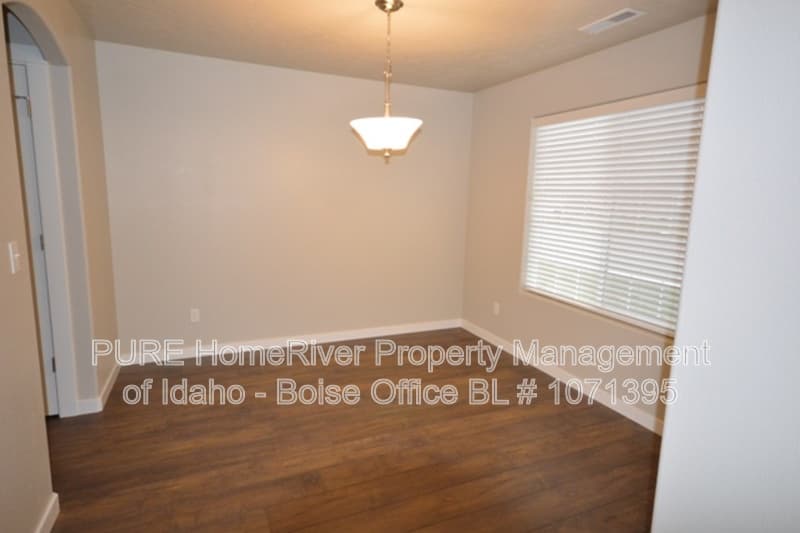 Meridian House: 629 N Manship Ave