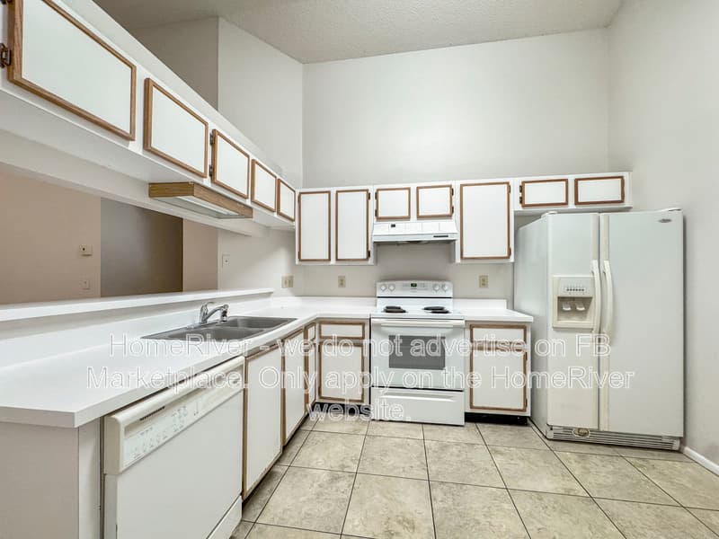 Riverview House: 13421 Laraway Dr