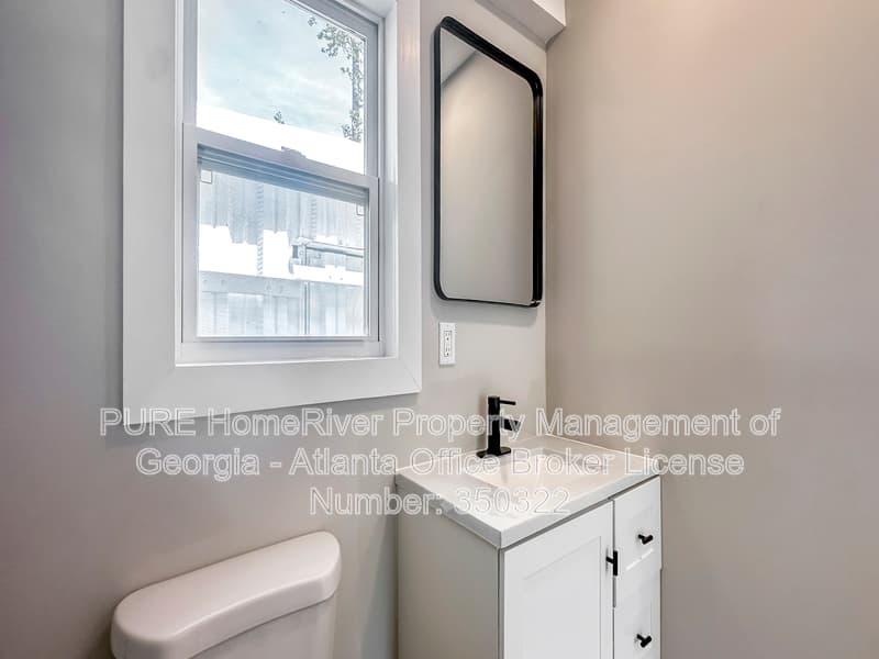 Mableton House: 5205 Silhouette Ln SW