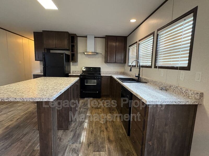 Cleburne Condo: 800 N Old Betsy