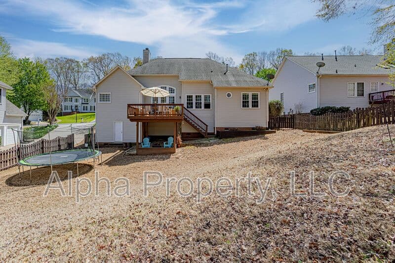 Greer House: 209 Birchleaf Ln
