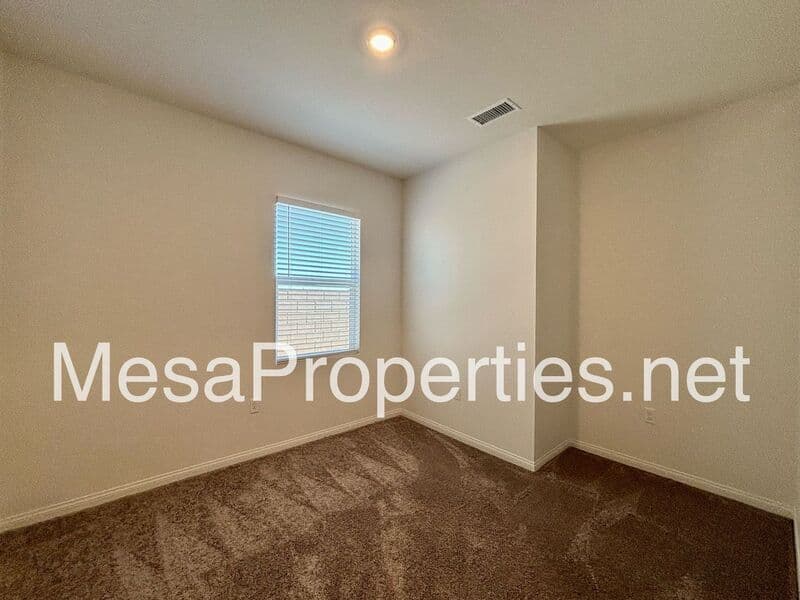 Victorville House: 10638 Sea Venture Way