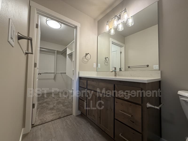 Keizer Townhome: 4035 Filbert St NE, Keizer, OR 97303