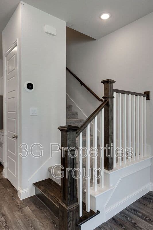 Lewisville House: 344 Almanor St