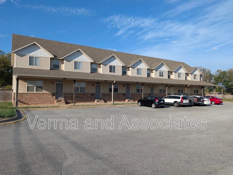 Centerton Townhome: 192 Fair St