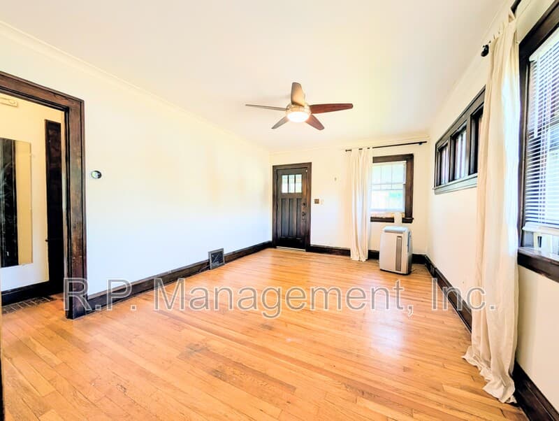 Minneapolis House: 880 19th Ave SE