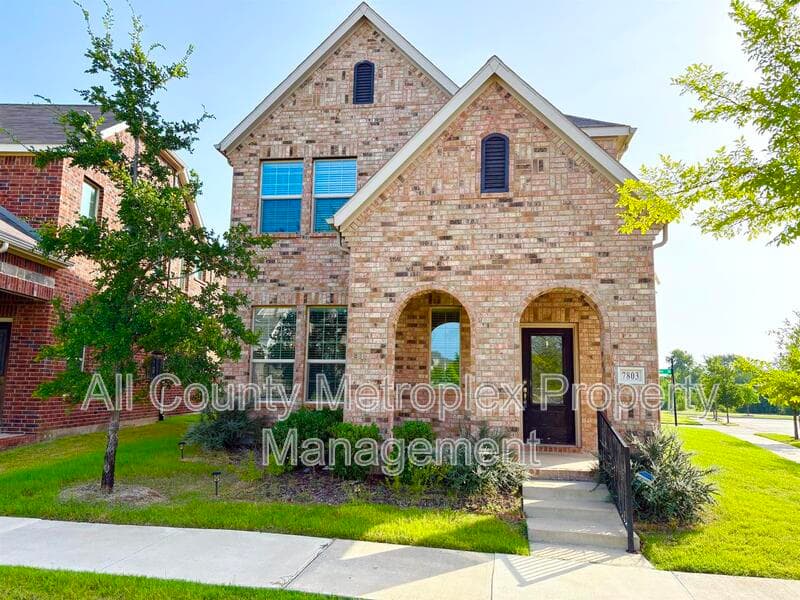 Rowlett House: 7803 Norway Mews