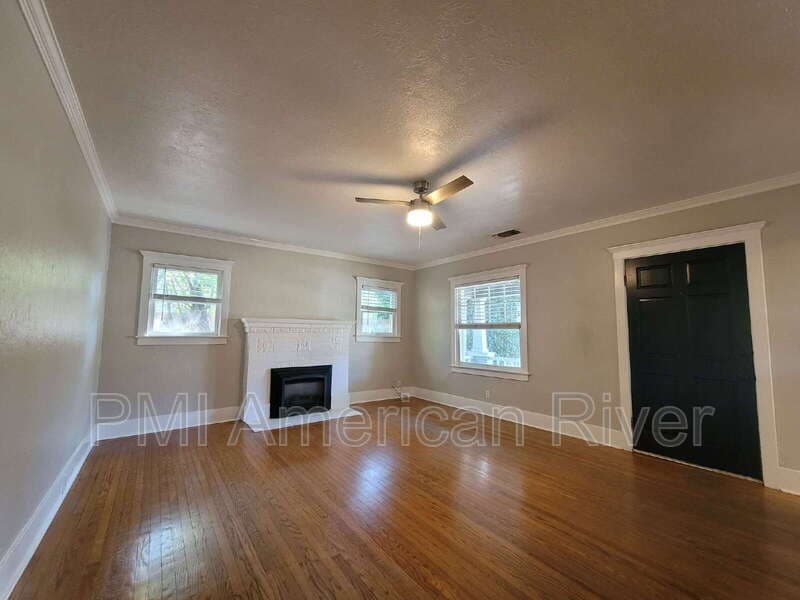 Sacramento House: 2153 7th Ave