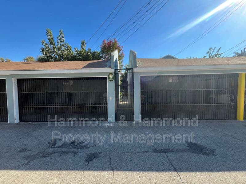 North Hollywood Condo: 11685 Chandler Blvd.