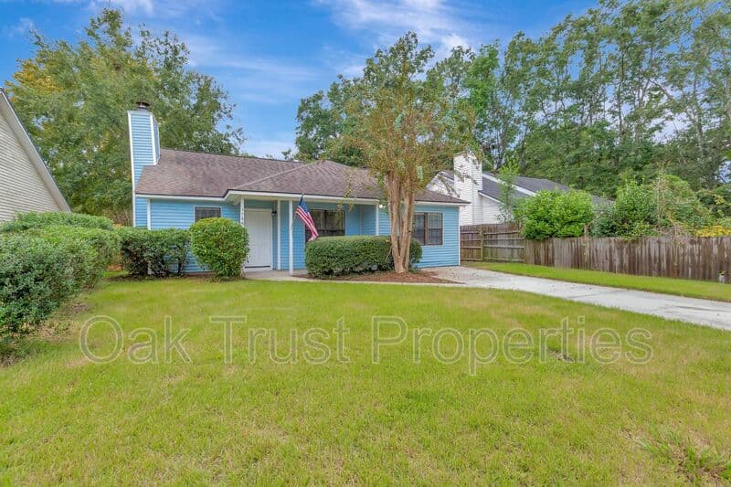 Charleston House: 1755 River Front Drive