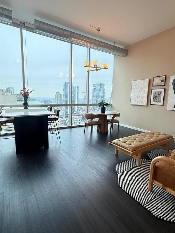 Chicago Condo: 149 W Kinzie St