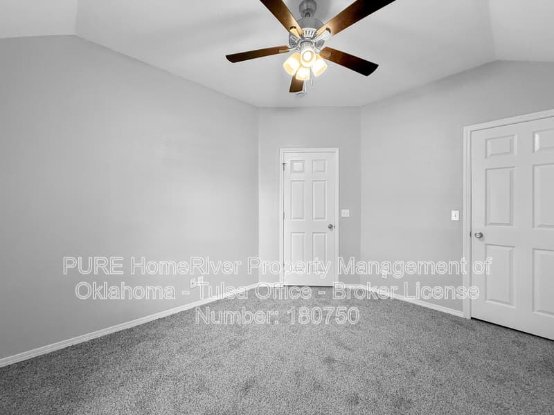 Collinsville House: 10736 E 120th St N