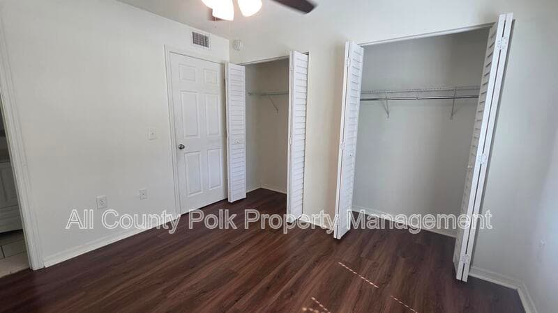 Lakeland Apartment: 915 Ariana St