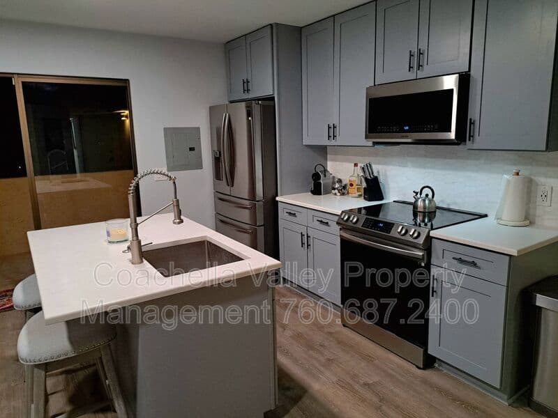 Palm Springs Condo: 5300 E Waverly Dr