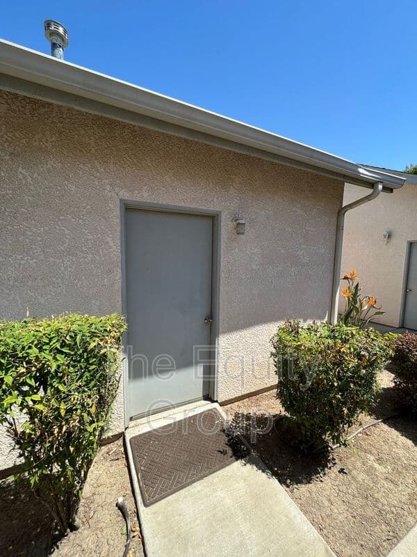 Visalia Condo: 1323 South Crowe Street