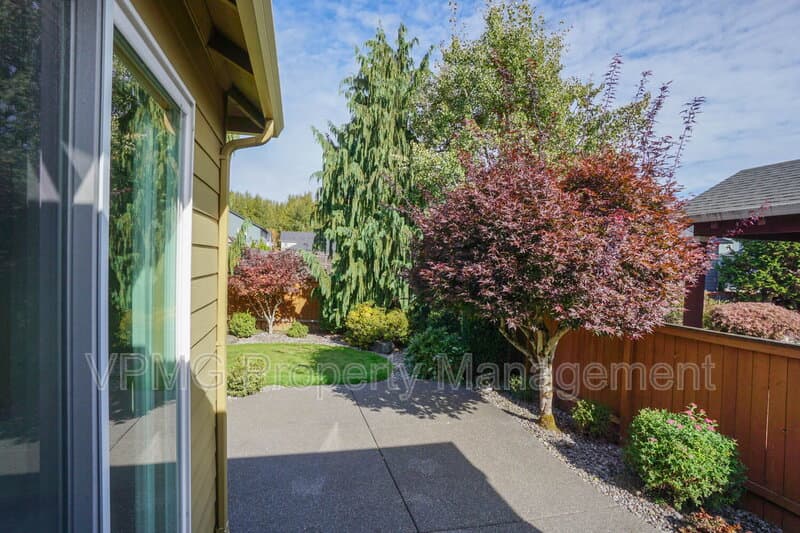 Vancouver House: 10206 Northeast 102nd Street