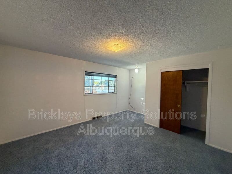Albuquerque House: 7121 Edwina Ave NE