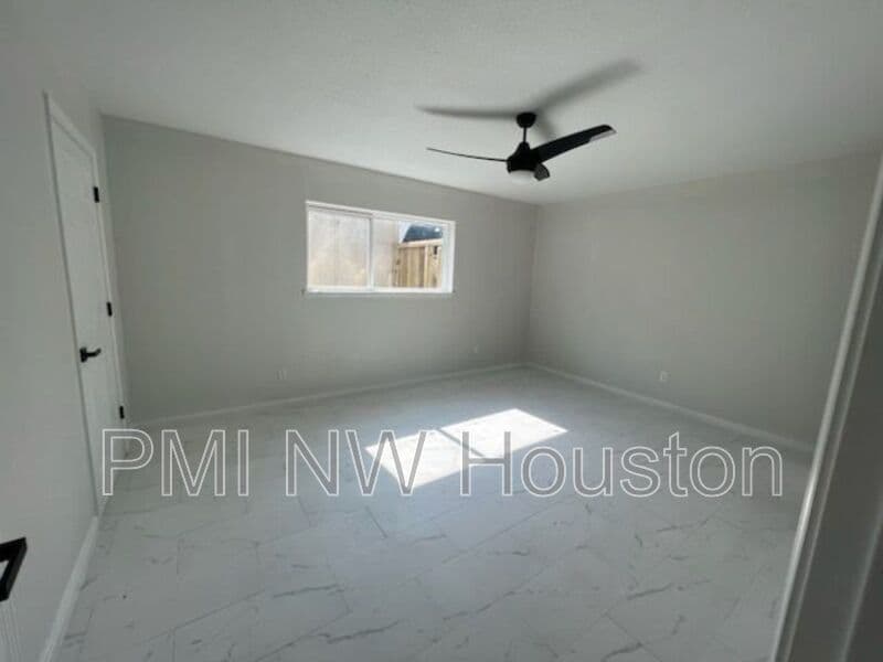 Houston Townhome: 2685 Gessner Rd