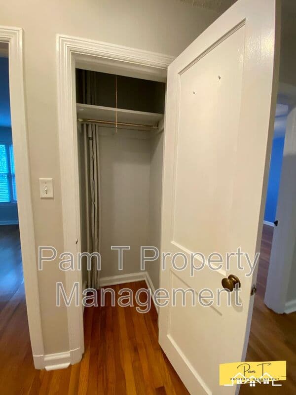 Savannah House: 304 Columbus Dr