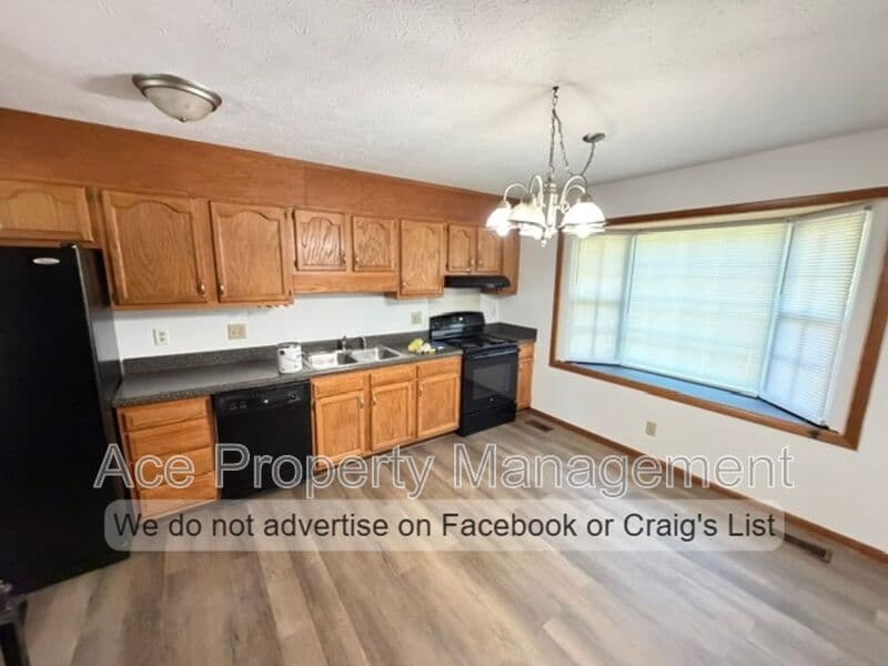 Fayetteville House: 7796 Adrian Drive
