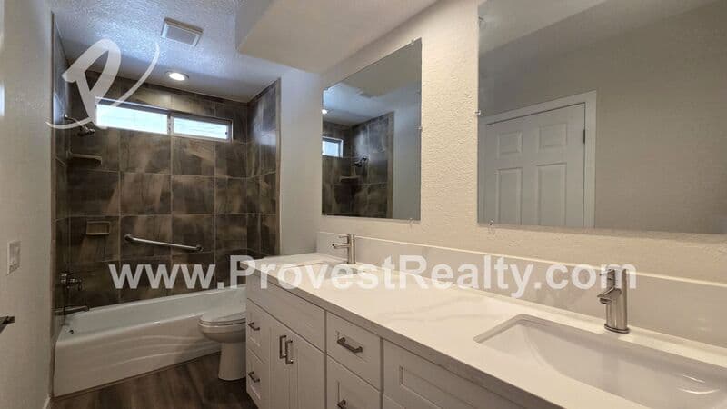 Hesperia House: 8305 Topaz Ave