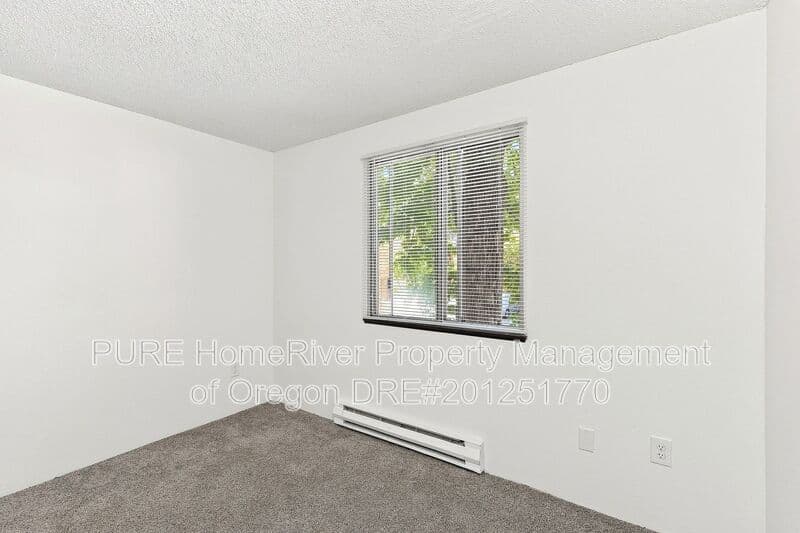 Portland Condo: 14142 NE Sandy Blvd