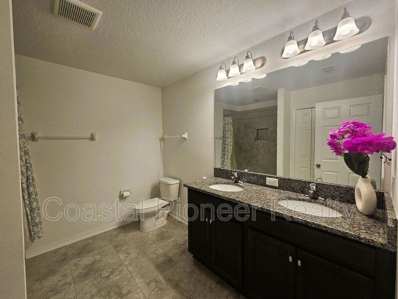 Tampa House: 16073 Sonoma Grove Cir