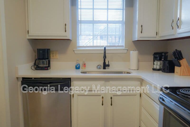 athens House: 1688 Prince Avenue