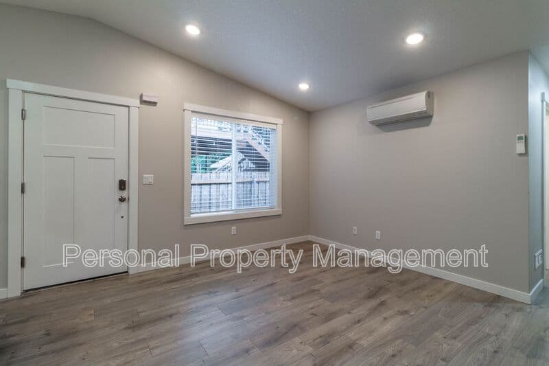 Vancouver Townhome: 3507 Y St