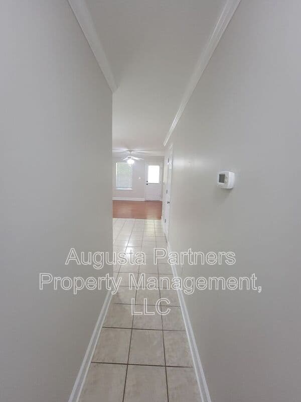 Grovetown House: 392 Bowen Falls