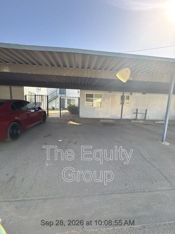 Tulare House: 107 West Sonora Avenue