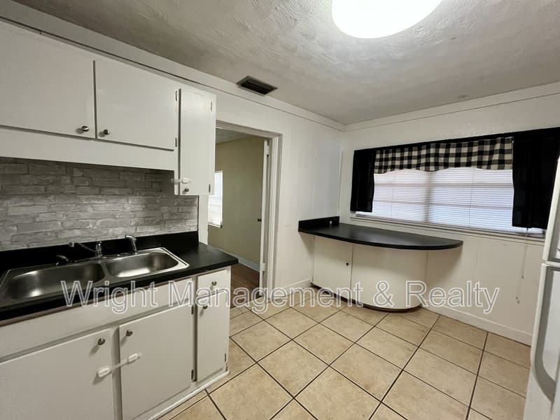 Tampa House: 2913 West Tampa Bay Boulevard