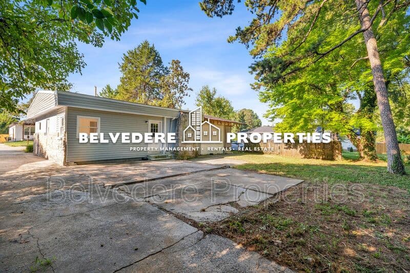 Greensboro House: 2220 Bradley St
