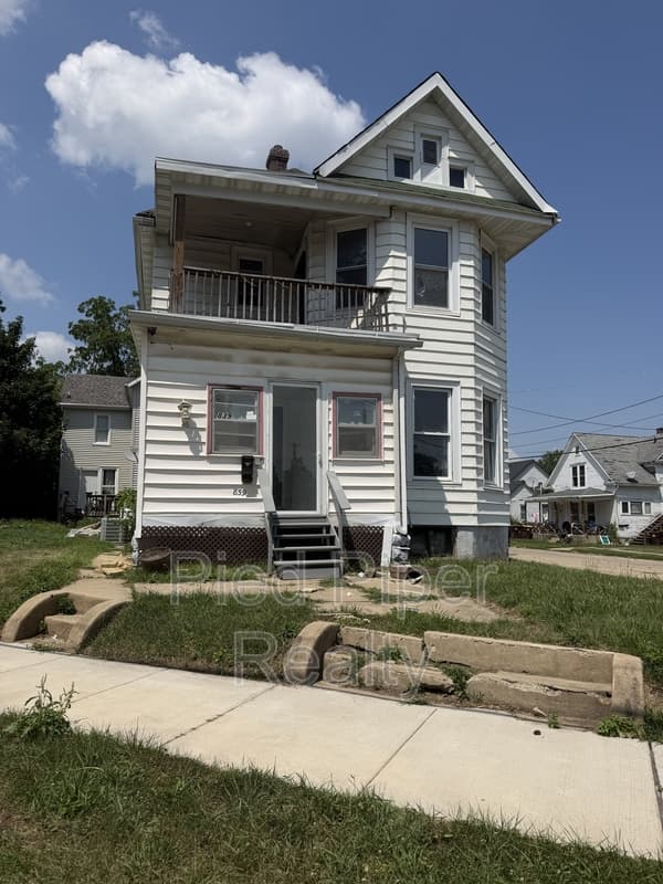 Freeport House: 839 S Adams Ave