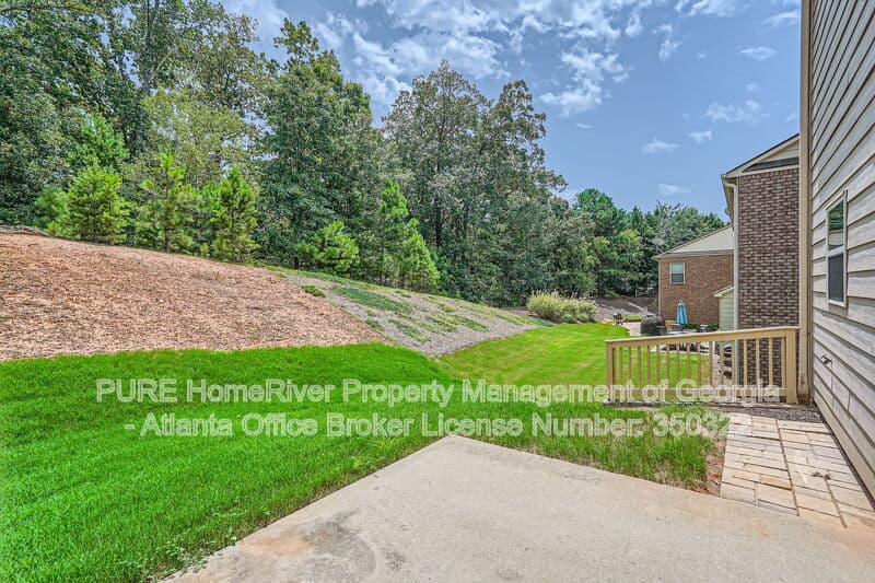 Suwanee House: 1610 Burgess Trl