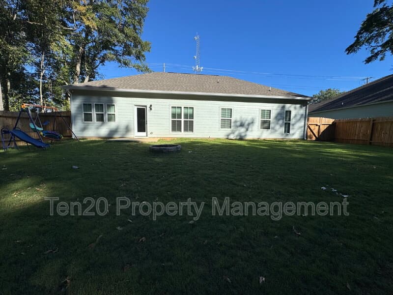 Phenix City House: 3405 South Seale Road
