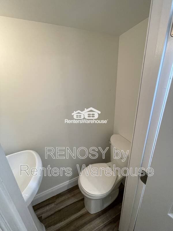 Essex House: 128 Wiltshire rd