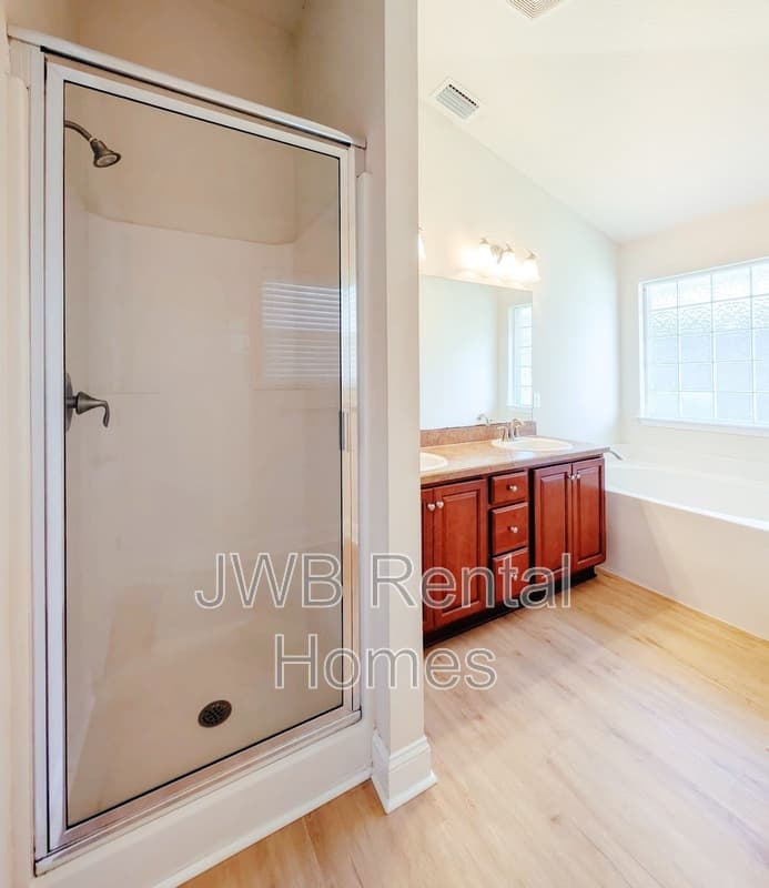 Jacksonville House: 7547 Westland Oaks Dr