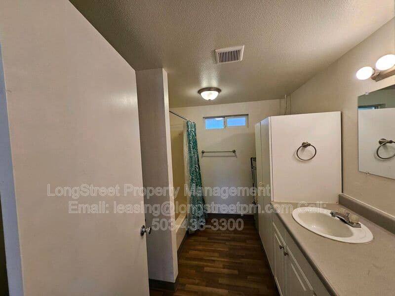 Portland Condo: 4553 NE 105th Ave