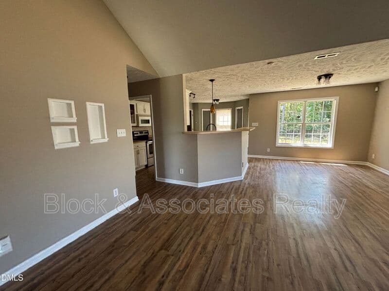 Raeford House: 337 Americana Dr