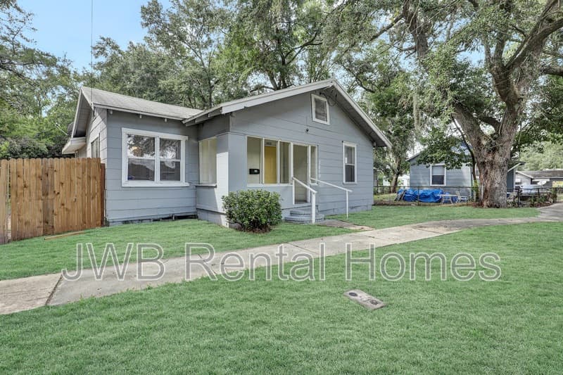 Jacksonville House: 3810 Brick Rd