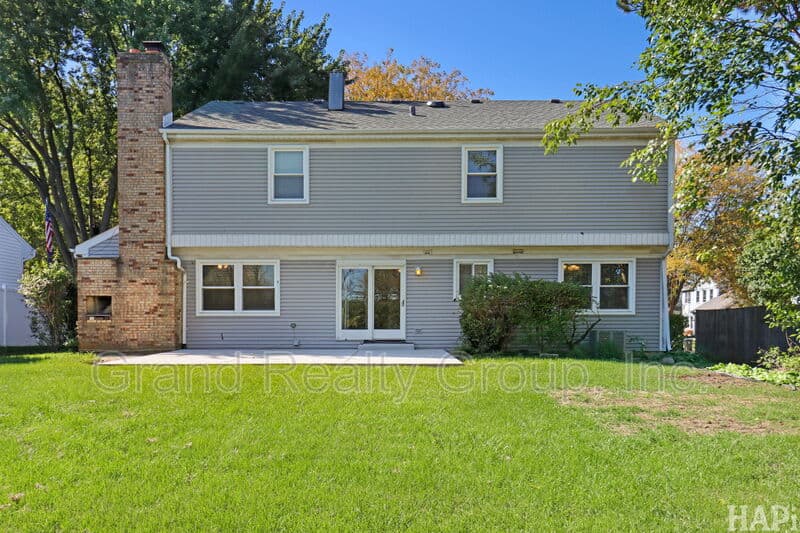 Vernon Hills House: 507 Exeter Place