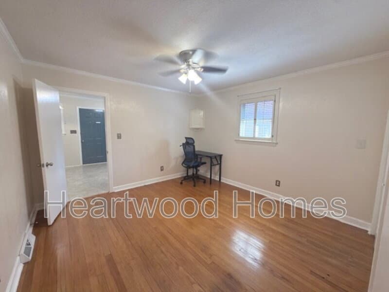 Columbia House: 1213 Deerwood Street