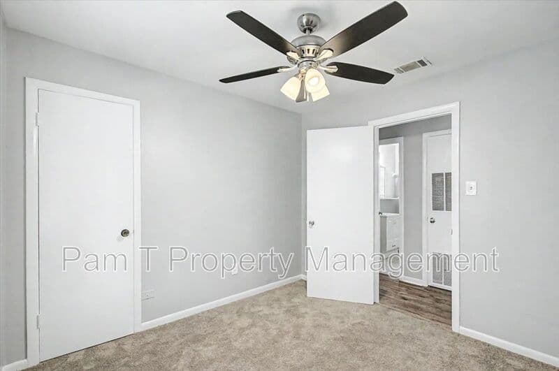Savannah House: 2619-A Livingston Ave.
