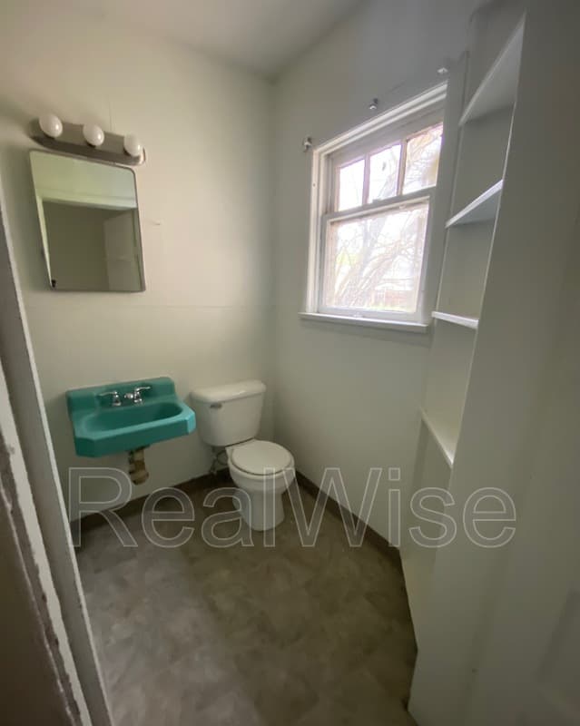 Medford House: 512 Pearl St