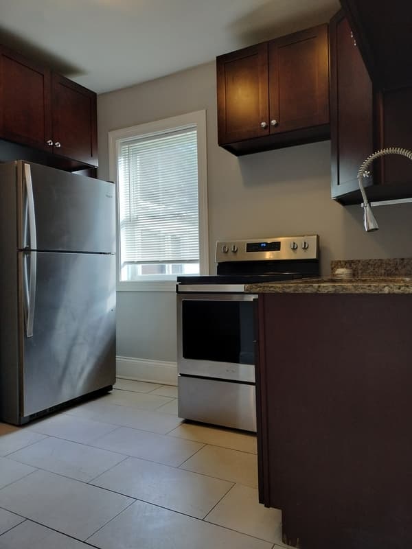 Chicago Condo: 7408 South Eberhart Avenue - 1R
