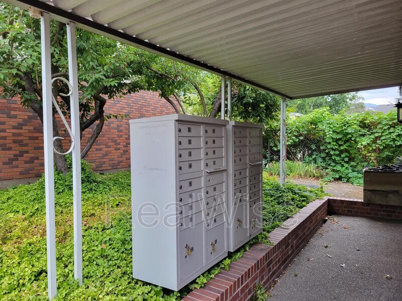 Grants Pass Condo: 832 NE D St