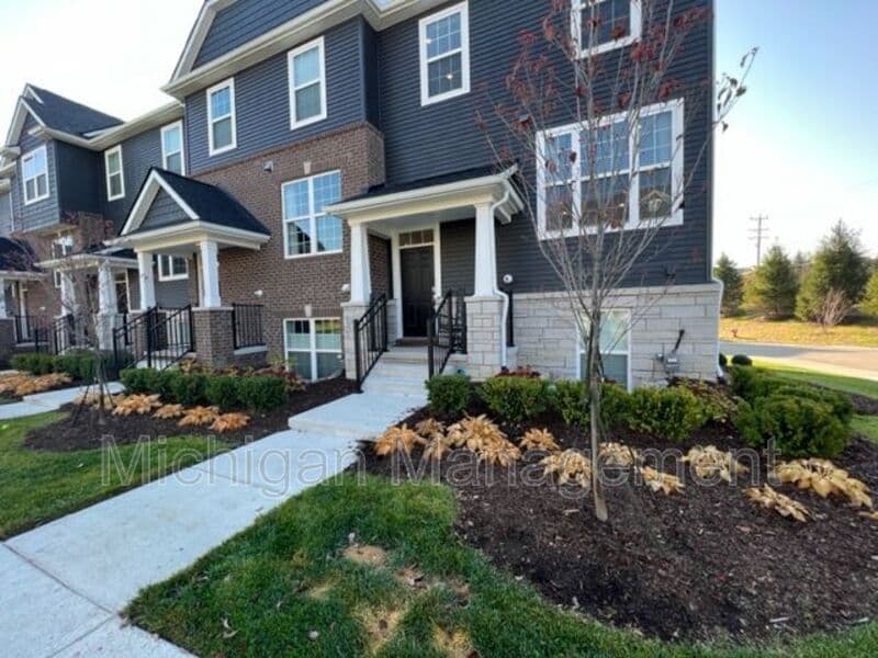 Plymouth Condo: 263 N Sydney Ct
