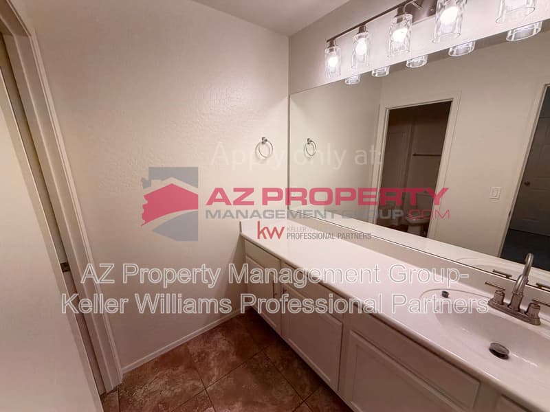 Buckeye House: 24733 W Vista Norte St