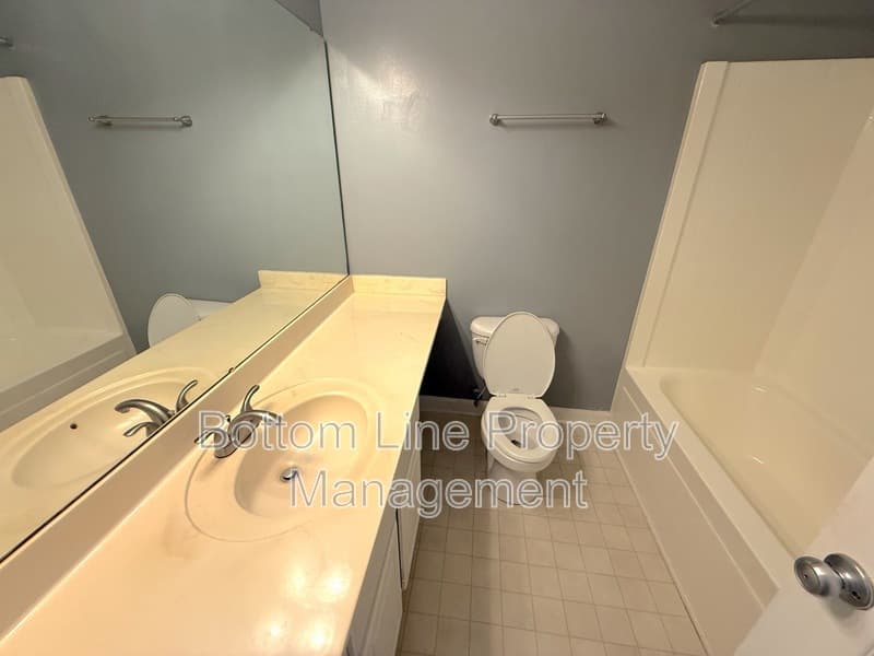 Charlotte Condo: 1218 Green Oaks Ln